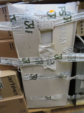 Palle med Toilet, kaffemaskine og frisørprodukter