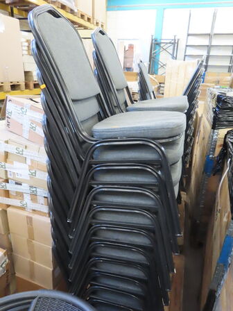 45 stk. Stabelbare Banquet stole