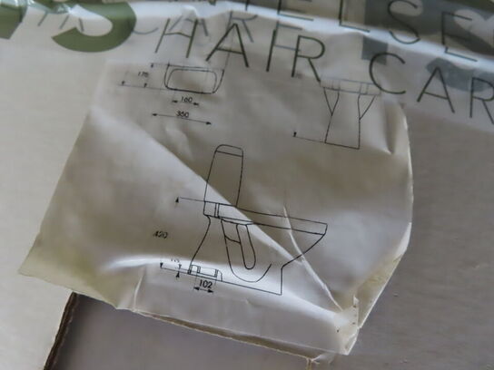 Palle med Toilet, kaffemaskine og frisørprodukter