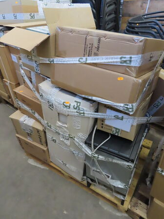 Palle med Toilet, kaffemaskine og frisørprodukter