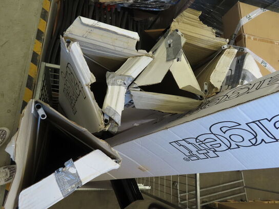 Bur med Messe/butiksinventar