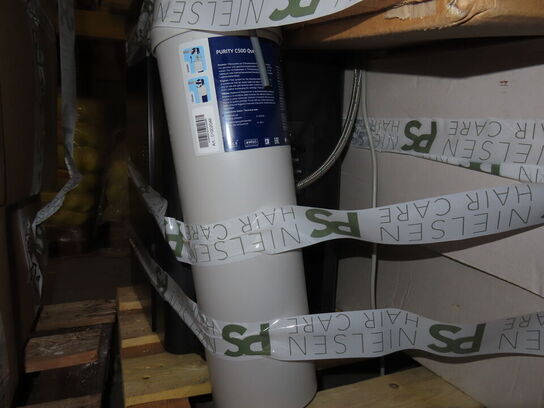 Palle med Toilet, kaffemaskine og frisørprodukter