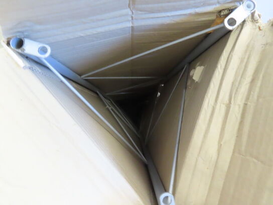 Bur med Messe/butiksinventar