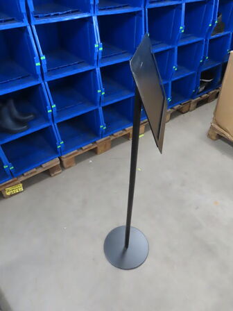 Stander til A4 skilt SPECIALIZED