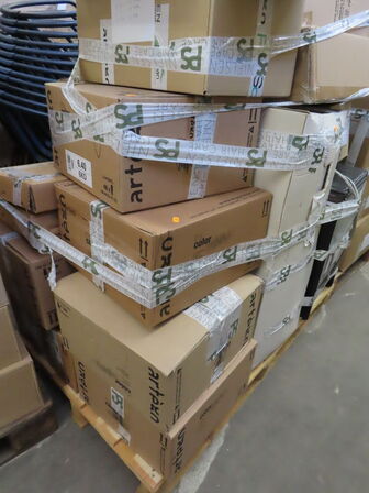 Palle med Toilet, kaffemaskine og frisørprodukter