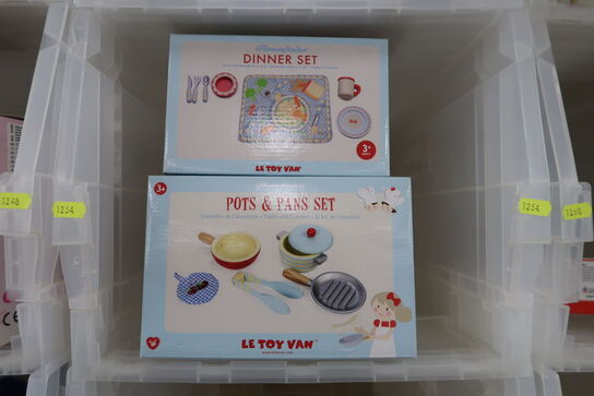 2 stk. legetøjs pander, tallerkner LE TOY VAN, Dinner set, Pots & Pans Set