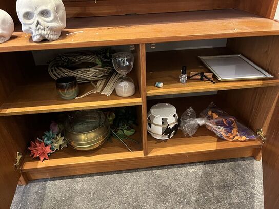 Reolsystem Inkl. Indhold m. bl.a. Hårprdukter