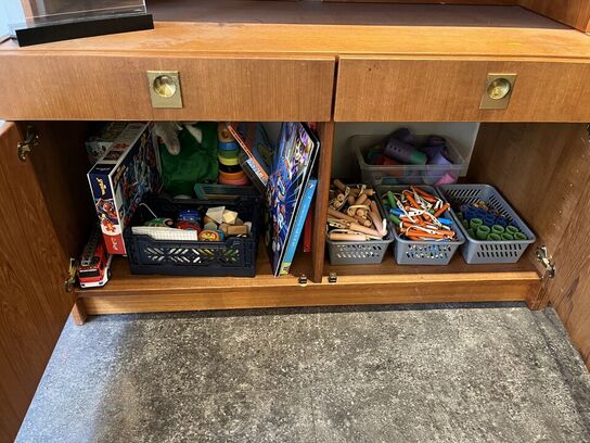 Reolsystem Inkl. Indhold m. bl.a. Hårprdukter