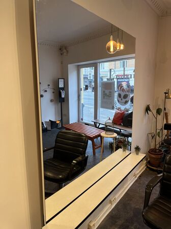 Spejl  150 x 150 cm  inkl. Hylde