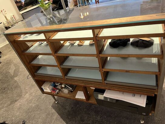 Disk med glasdisplay inkl. Indhold