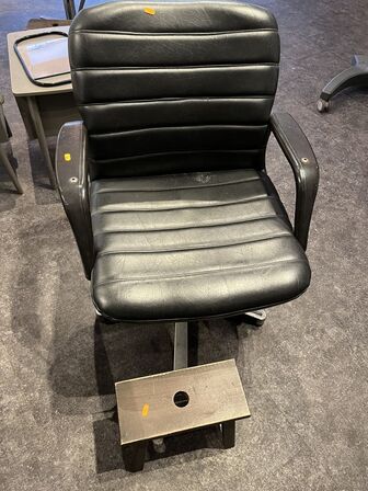 Frisørstol OLYMP + Skammel