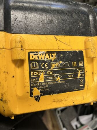 Dyksav + Radio+Batteri/Oplader DEWALT