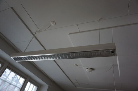 13 stk Lofthængte armaturer 