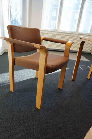 Konferncebord med 8 stole 