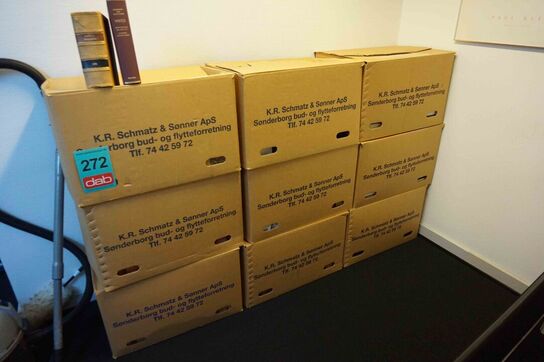 9 kasser med UFR ugeskrit for retsvæsen 