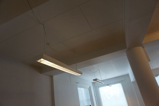 13 stk Lofthængte armaturer 