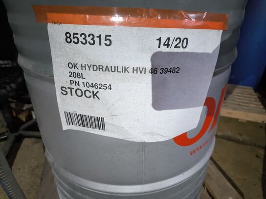 Tønde med hydraulikolie OK med pumpe