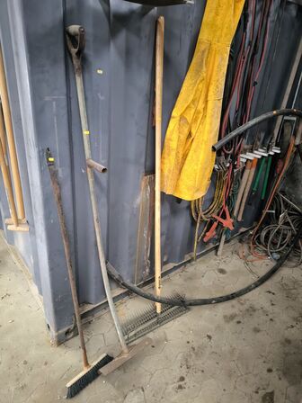 Div. Haveredskaber, forlængerledninger, varelager m.m.