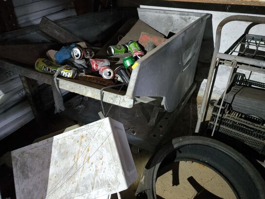 Vippecontainer med indhold