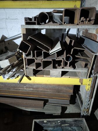 Div. Varelager, reservedele, værktøj, jern m.m.