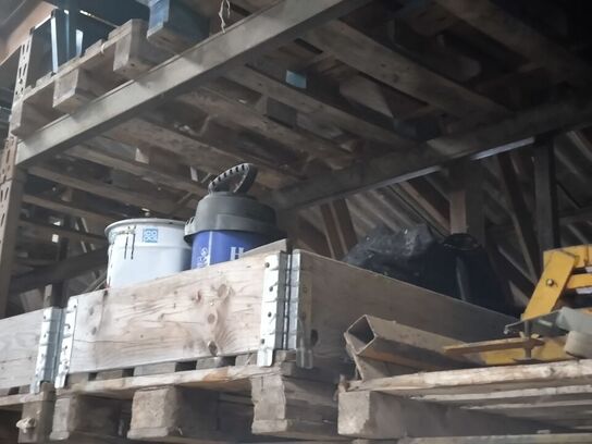 2 stk. paller med indhold