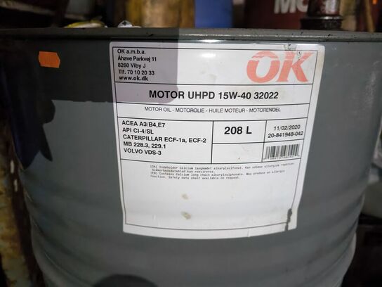 Tønde med hydraulikolie OK 15W-40 med pumpe