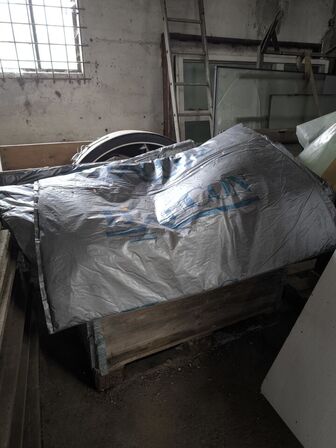 2 stk. paller med varmemåtter m.m.