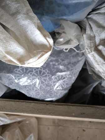 3 stk. sortimentsreoler med indhold, div. Gulvisolerlingsplader, varelager m.m.