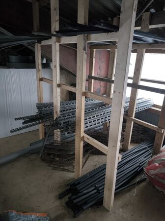 3 stk. sortimentsreoler med indhold, div. Gulvisolerlingsplader, varelager m.m.