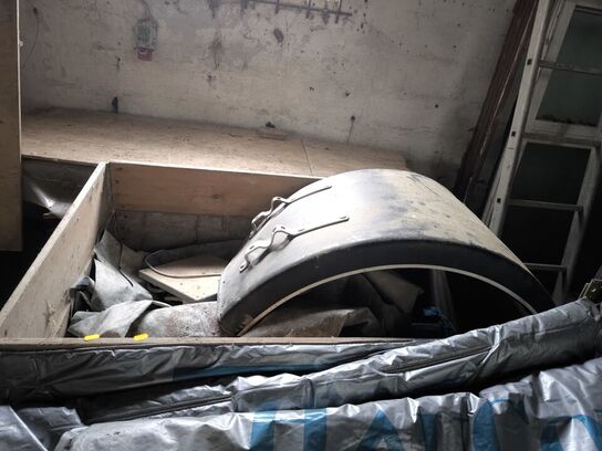 2 stk. paller med varmemåtter m.m.