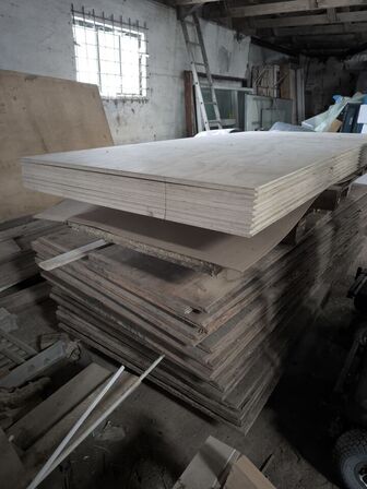 2 stk. paller med div. Krydsfinerplader