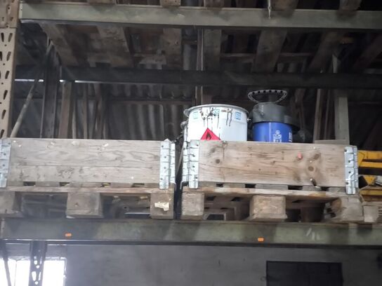 2 stk. paller med indhold