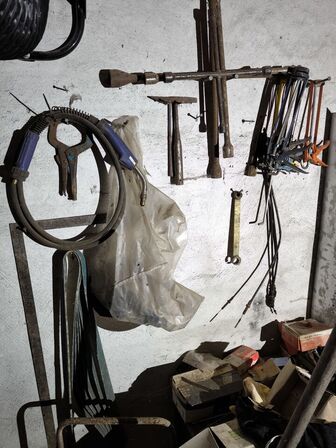 3 stk. sortimentsreoler med indhold, div. Gulvisolerlingsplader, varelager m.m.