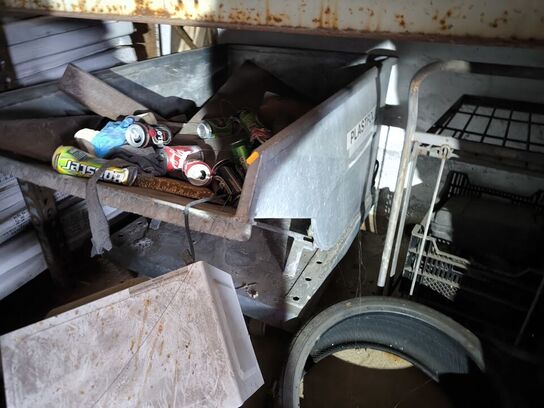 Vippecontainer med indhold