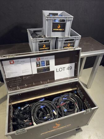 Kabelkasse med blandet indhold