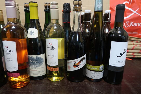 Ca. 65 flasker vin m.m. + Glas & Øl