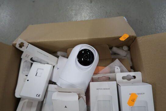 Kasse med div. Sensorer, overvågningskamera m.m.