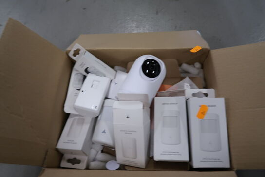 Kasse med div. Sensorer, overvågningskamera m.m.