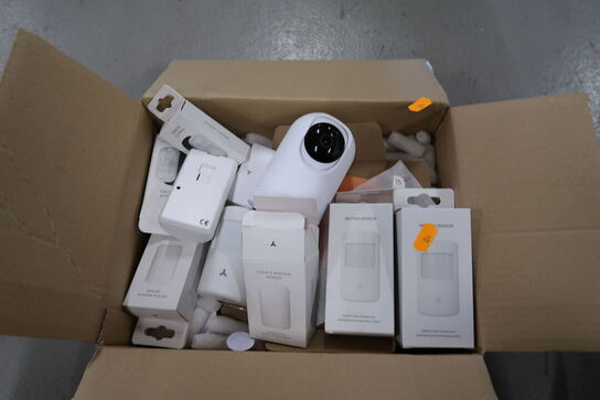 Kasse med div. Sensorer, overvågningskamera m.m.