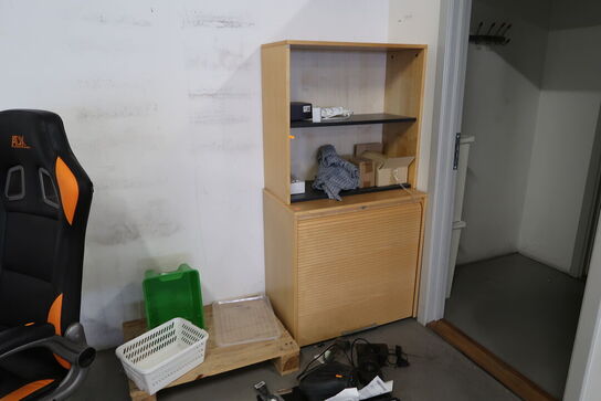 2 stk. el. hæve/sænke skriveborde, 4 stk. kontorstole, 