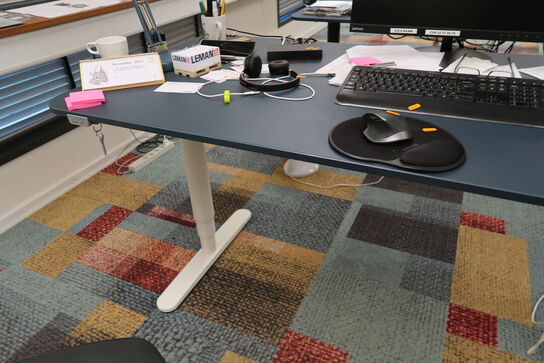 El. hæve/sænke skrivebord uden indhold