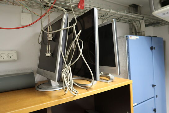 4 stk. jalousiskabe med div. Elektronik