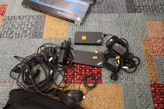 Div. tastaturer, computertaske, 2 stk. dockingstationer LENOVO Universal USB-C Dock m.fl.