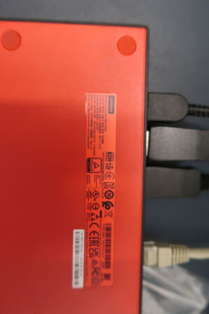 2 stk. computerskærme LENOVO T27i-30, tastatur, mus og dockingstation