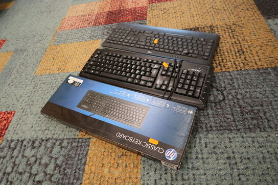 Div. tastaturer, computertaske, 2 stk. dockingstationer LENOVO Universal USB-C Dock m.fl.