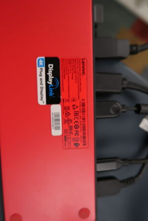 2 stk. computerskærme LENOVO T27i-30, tastatur, mus og dockingstation