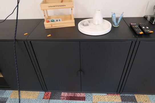 3 stk. skabe med indhold