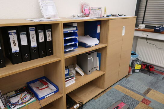 4 stk. skabe/reoler med indhold