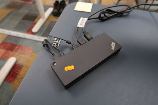 2 stk. computerskærme LENOVO T27i-30, tastatur, mus og dockingstation