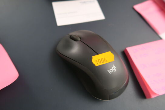 Computerskærm LENOVO T23i-10, tastatur, mus og dockingstation